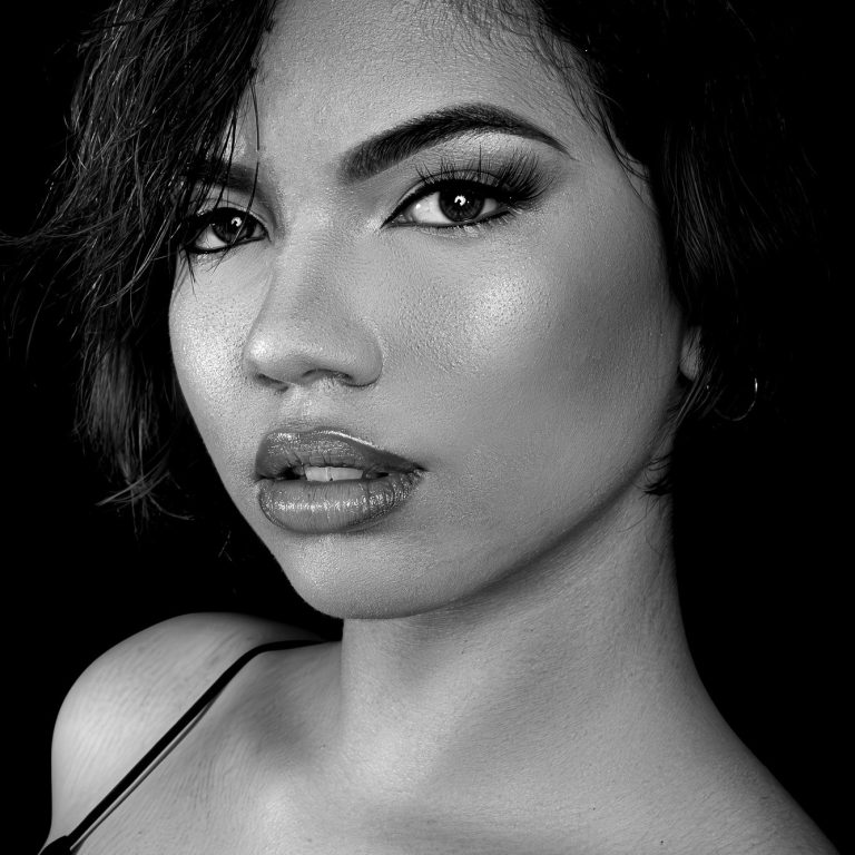 Izzy-Edit-2-1-blackwhite